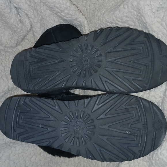 UGG Classic Short II Sheepskin Classic - Picture 8 of 9